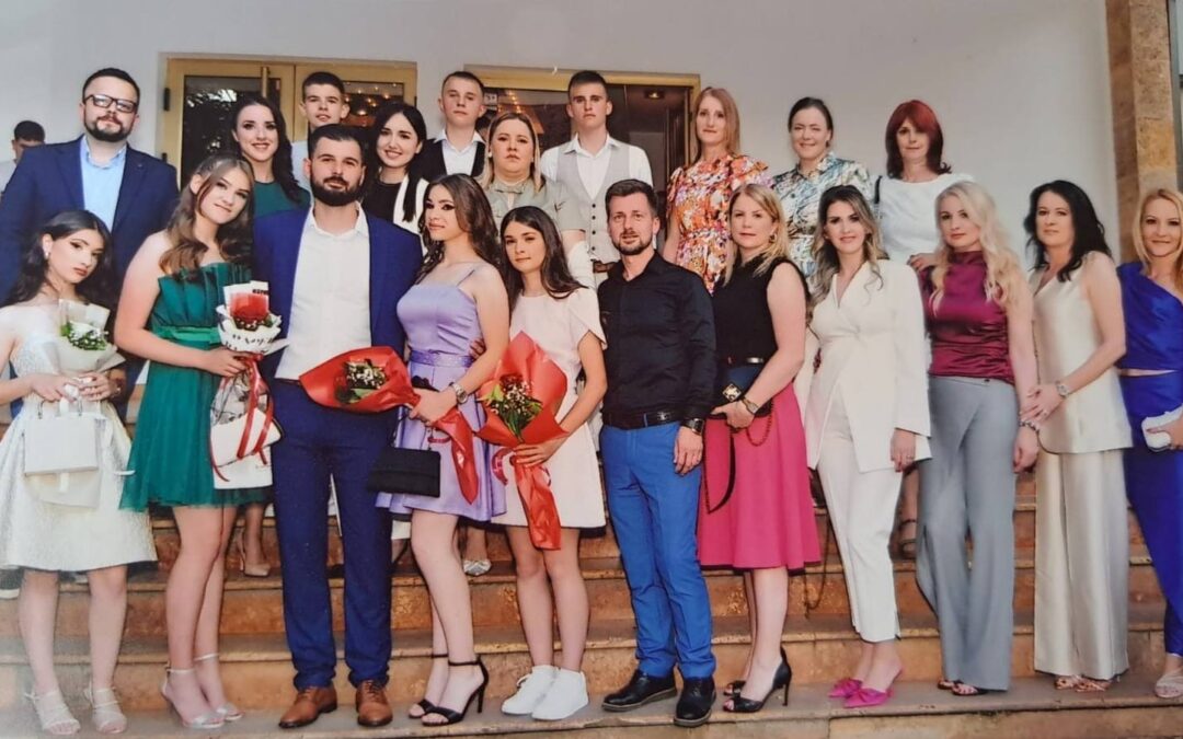 МАЛИ МАТУРАНТИ