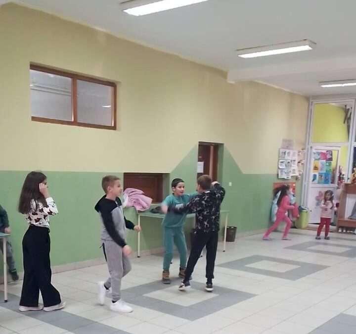 Новогодишња журка уз осмехе и дарове од срца